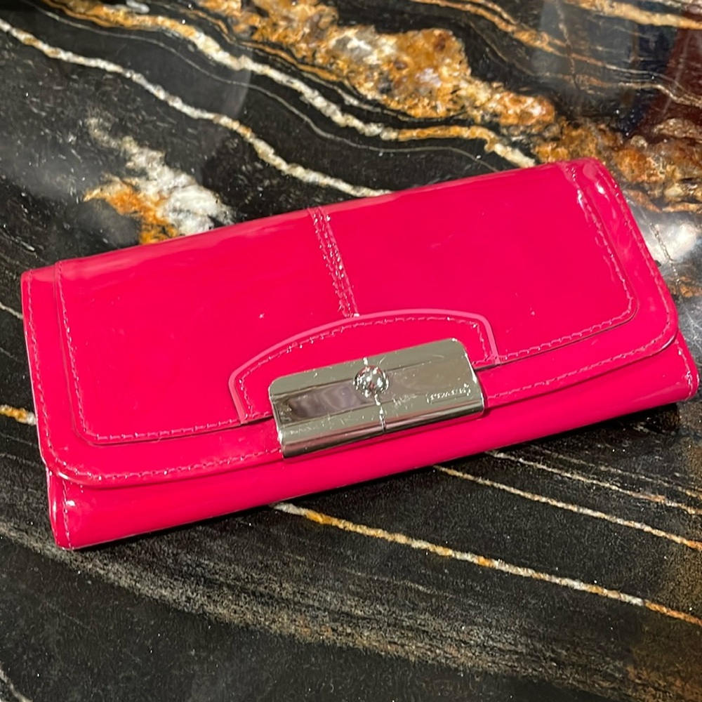 💖Barbie Pink Coach Kristin Bifold Patent Leather Wallet